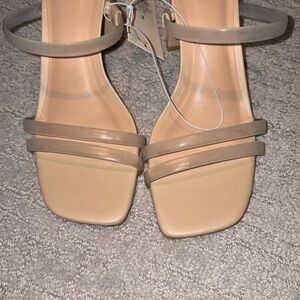 Open toe heel sandal